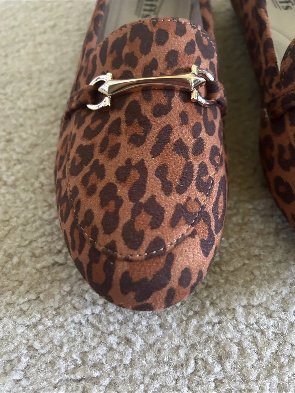 Cliffs by WHITE MOUNTAIN Leopard-Print Loafers with Gold Hardware sz 7